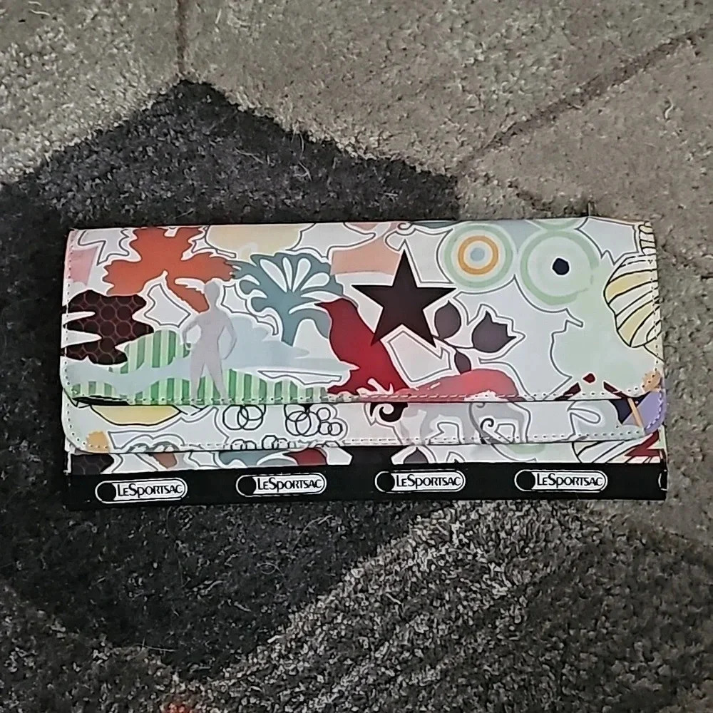 Lesportsac muticompartment Wallet NWOT